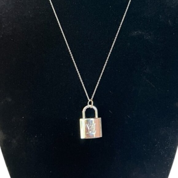 LV Zipper Pull, Repurposed Silver Lock/Necklace, Beautiful - Picture 1 of 4